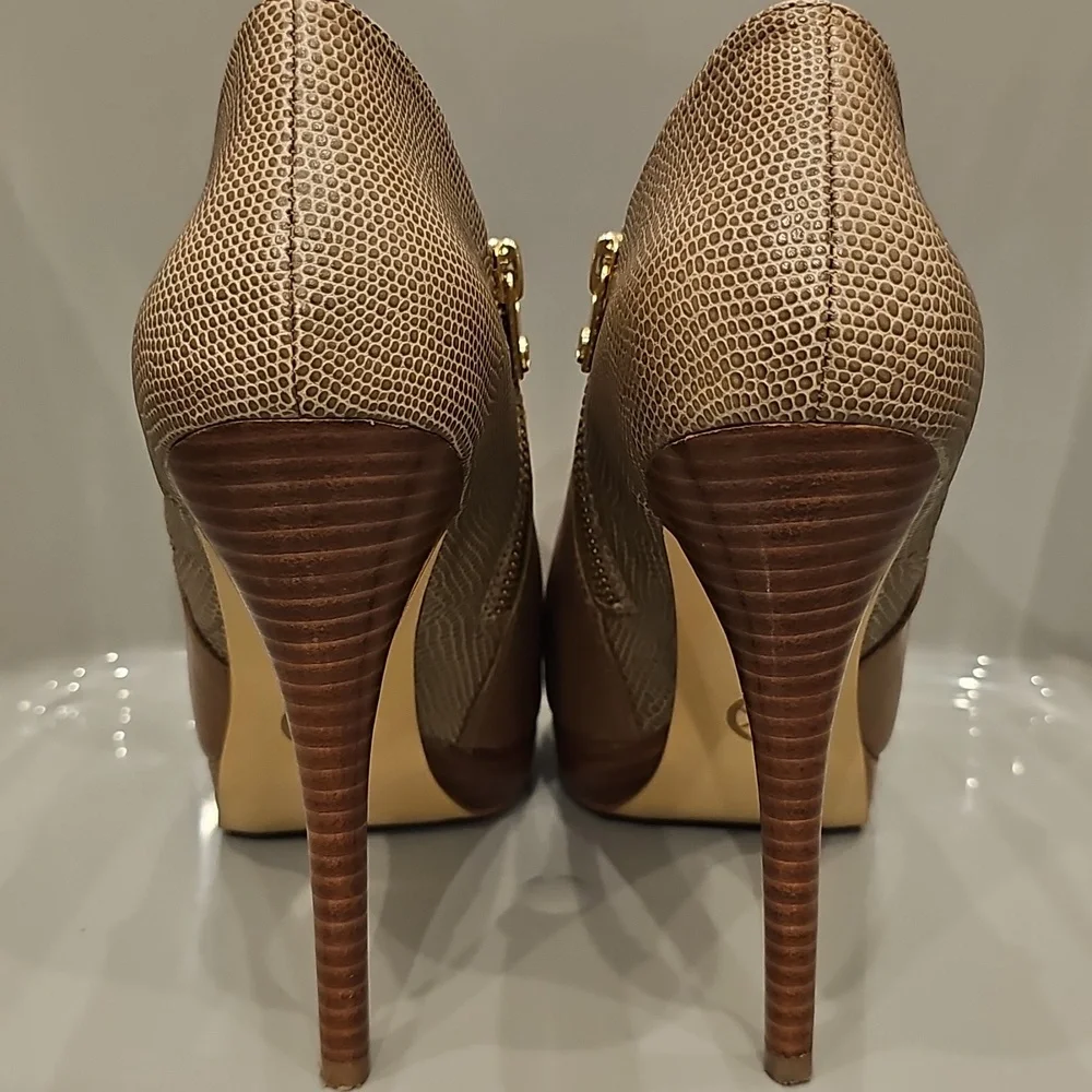 MICHAEL KORS Elegant Taupe Tan Leather Booties